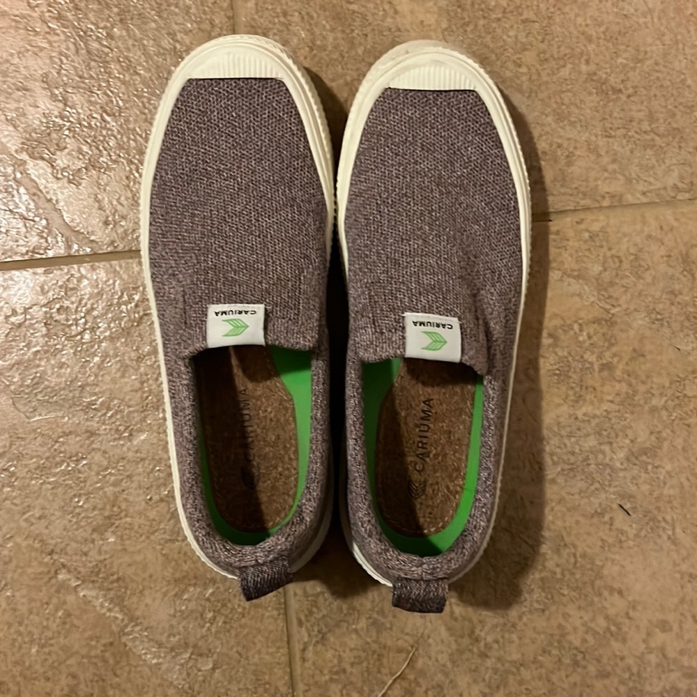Cariuma slip ons, size 7